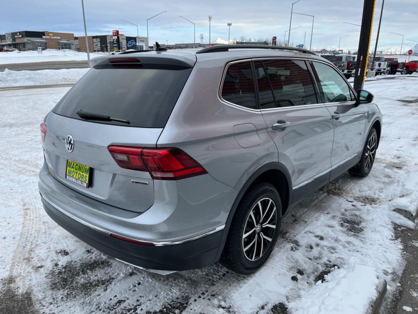 2021 Silver Volkswagen Tiguan SE 4Motion AWD (3VV2B7AXXMM) with an 2.0L L4 DOHC 16V TURBO engine, 8A transmission, located at 1960 Industrial Drive, Wasilla, 99654, (907) 274-2277, 61.573475, -149.400146 - Photo#5